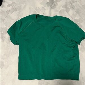 Lululemon green cropped tee